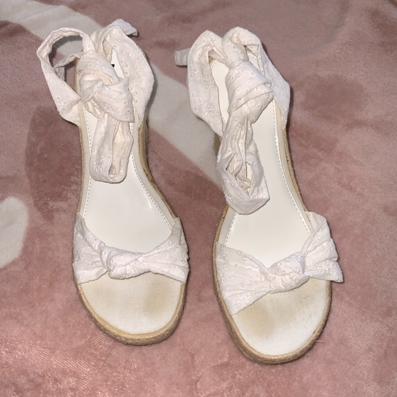 Women’s Mia White Tie Up Wedges Size 8.5 - Picture 2 of 4